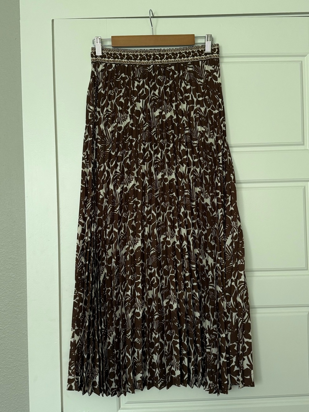 Max Studio Brown and Cream Pleated Maxi Skirt